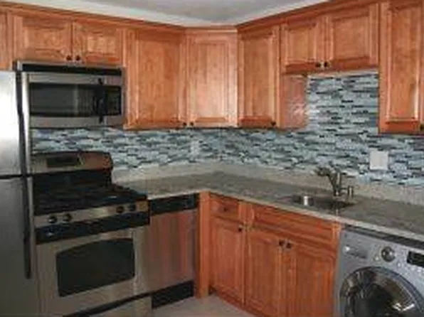 3 Brookside Dr APT 10, Exeter, NH 03833