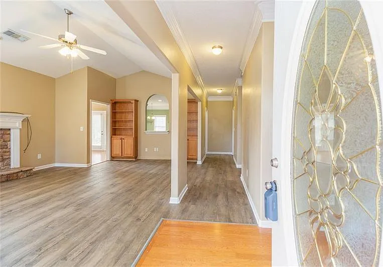 300 McKendree Ct — Photo 3