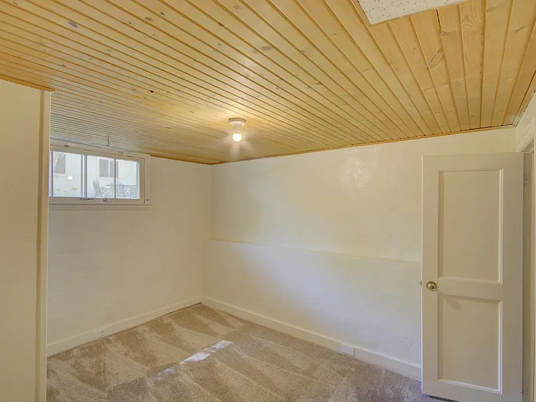 2257 S Franklin St — Photo 10
