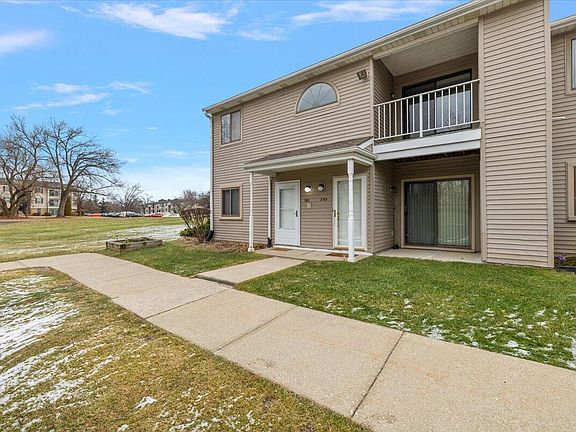 3rd image of 761 Clubhouse Dr