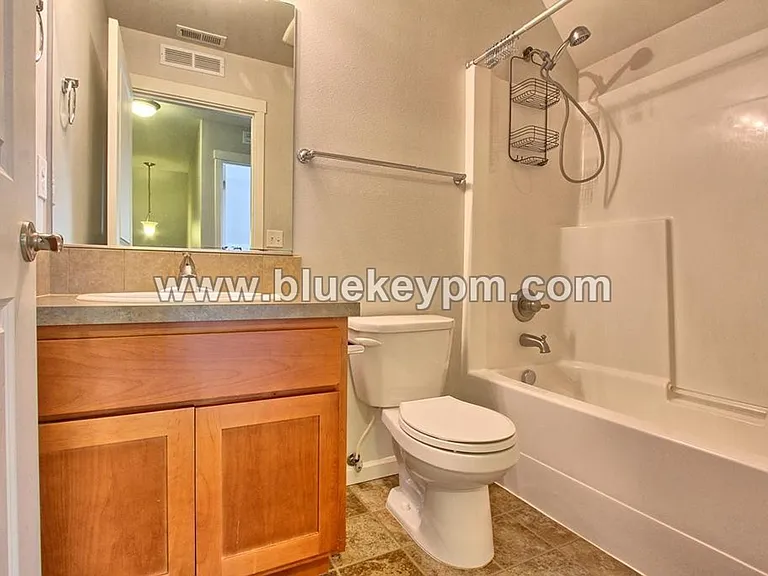 1200 SE Rasmussen Blvd — Photo 13