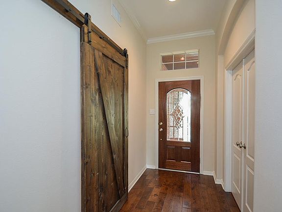 4th image of 703 Doscher Ln