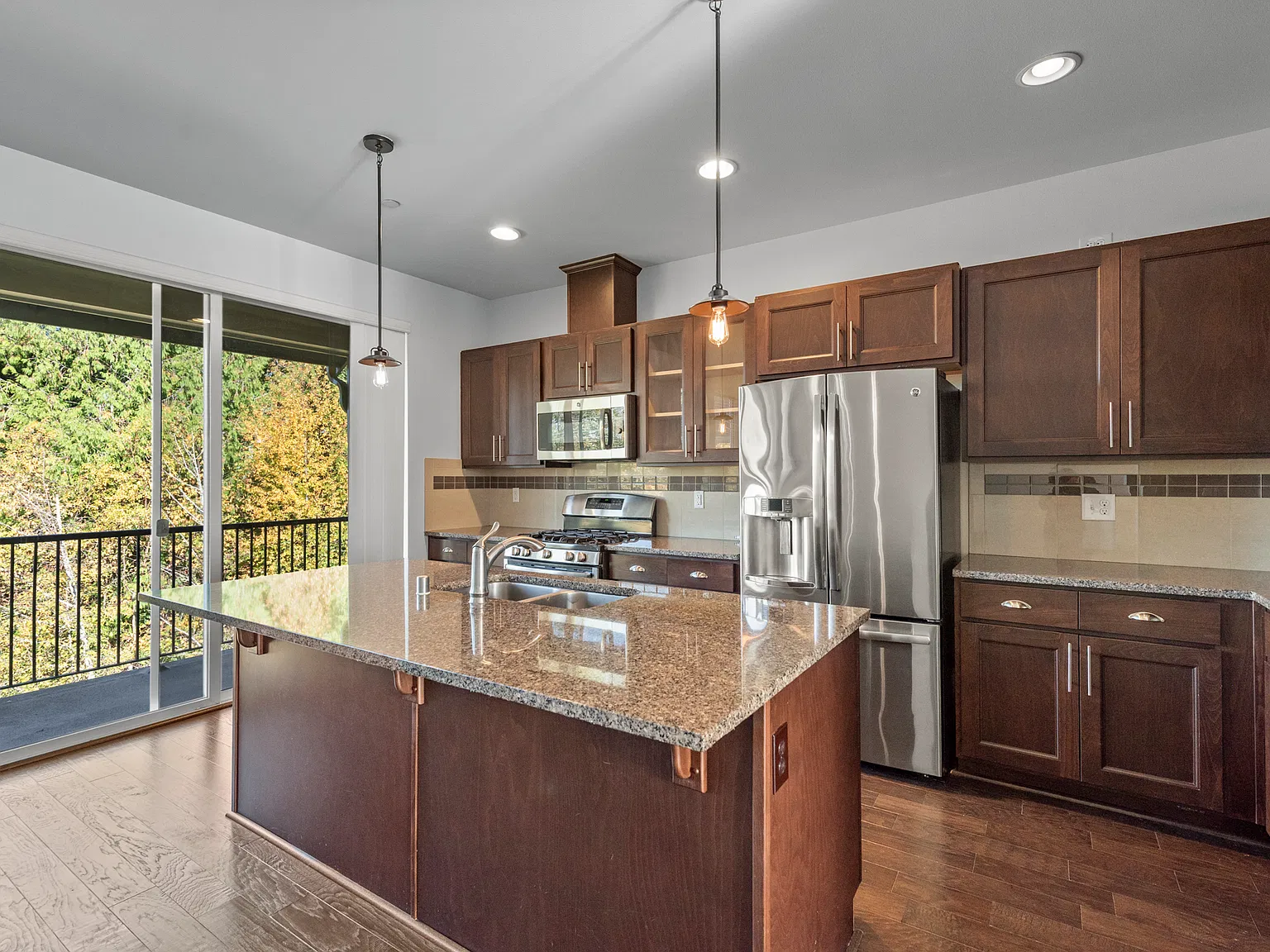 3 bed, 2.5 bath, 1690 sqft, $3,500 — Photo 4