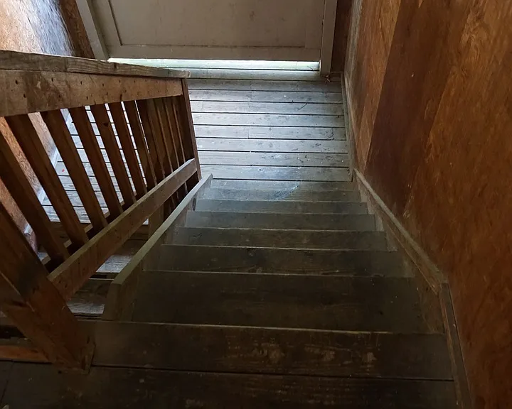 1524 Indianola Ave — Photo 1
