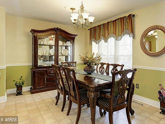 3rd image of 214 Michele Cir