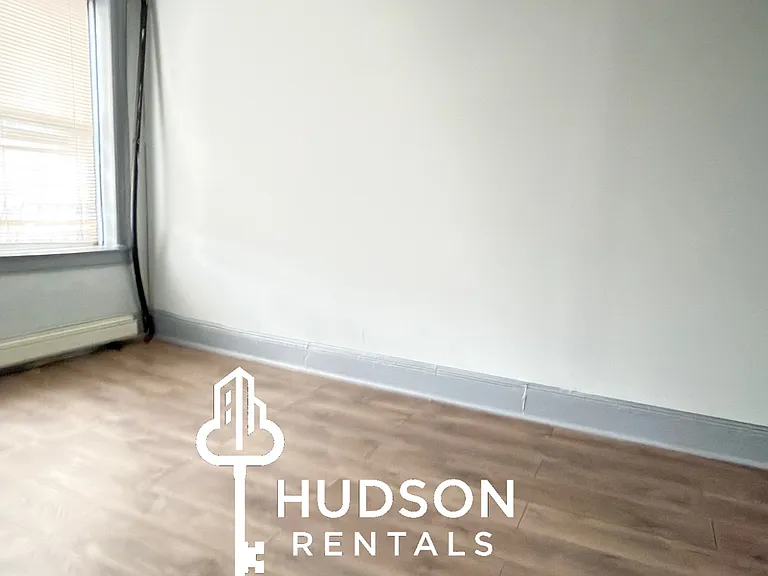 170 Garfield Ave #4 — Photo 2
