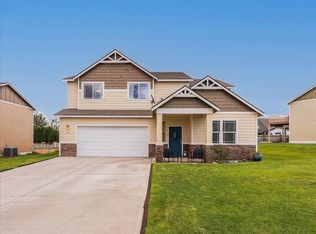650 Pikes Peak Dr, West Richland, WA 99353