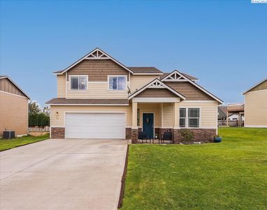 650 Pikes Peak Dr, West Richland, WA, 99353