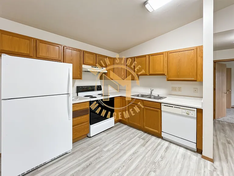 417 Pecor St — Photo 3