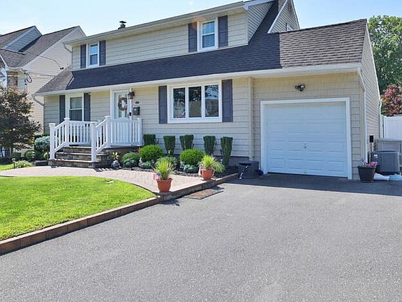 2nd image of 136 Koehl St