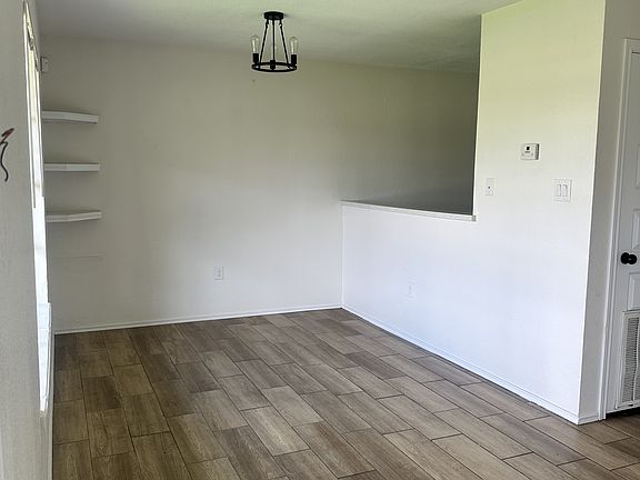 5th image of 120 E Schunior St #11409004