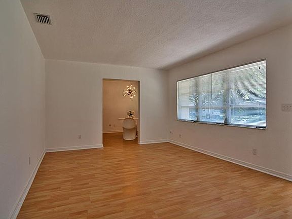 4th image of 3407 S Gardenia Ave