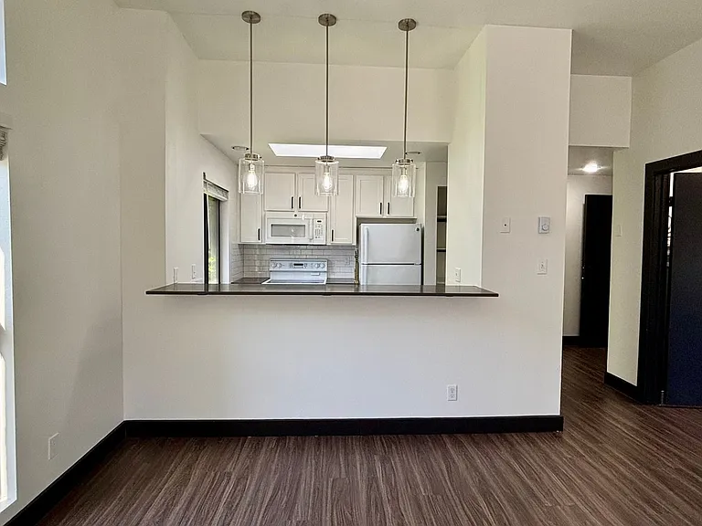 2410 Dexter Ave N #301 — Photo 14