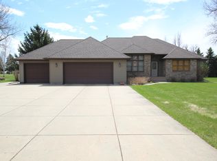 4705 S Bay Dr SE, Mandan, ND 58554