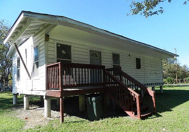 1st image of 103 N Burleson St