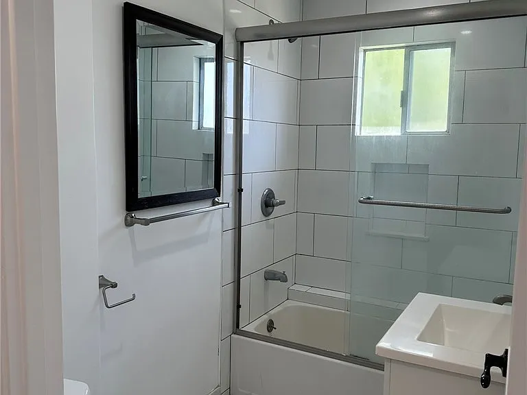 1819 Gramercy Ave #B — Photo 25