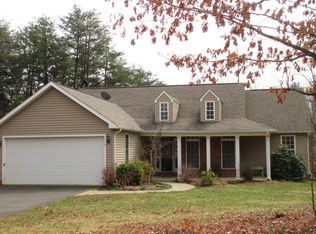 190 Woods Edge Dr, Rocky Mount, VA 24151