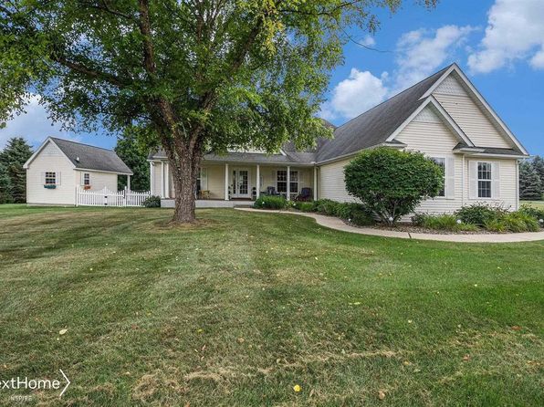 3833 Emmaus Ln