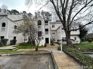 6120 Sunpointe Dr APT 201, Raleigh, NC 27606