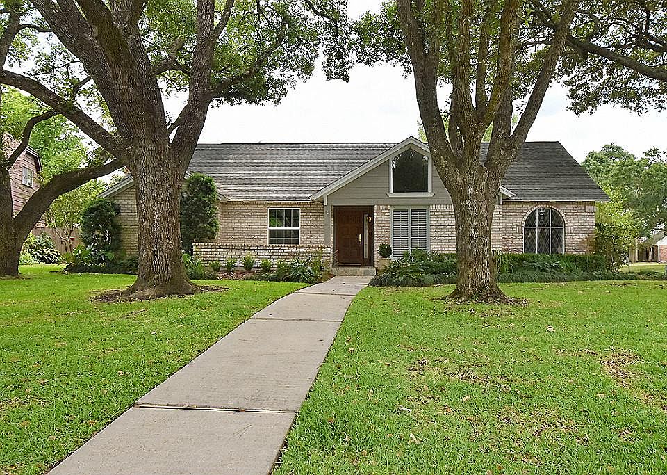 1st image of 1511 Village Green Ct