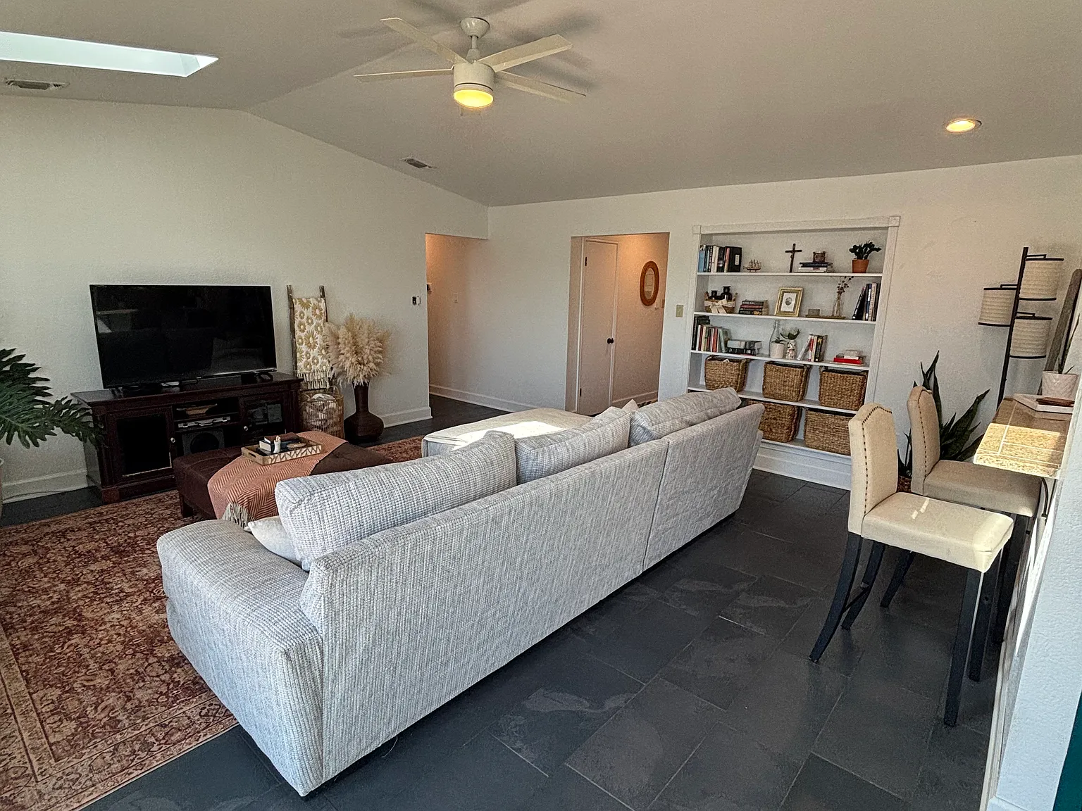 3 bed, 1306 sqft, $3,300 — Photo 4