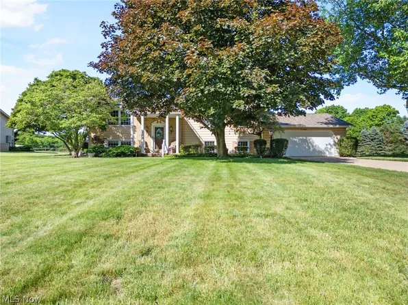 10388 Laurens Dr NE, Bolivar, OH 44612