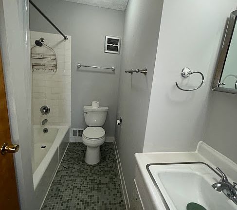 2nd image of 5227 S Kimbark Ave #1