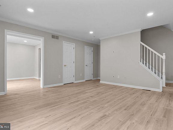 4th image of 115 Goldfinch Ct #237