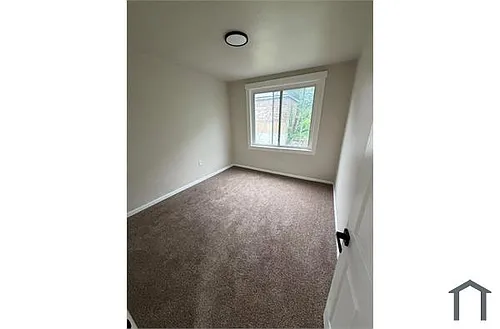 740 Middle Ave Photo 1