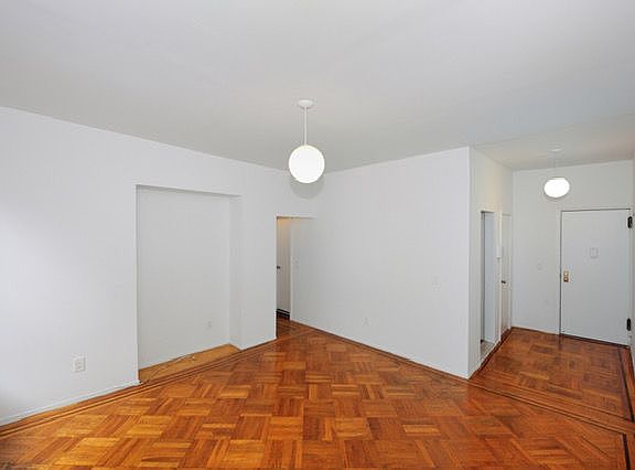 3rd image of 82 Washington Pl APT 4F