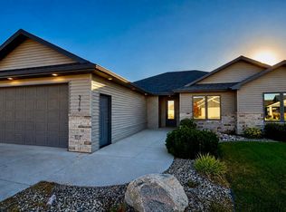 3719 Leighton Dr, Bismarck, ND 58504