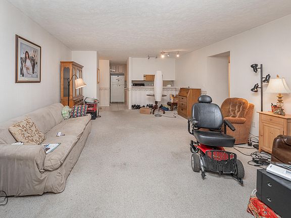 5th image of 384 Westbrook Ct