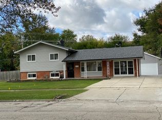 600 Woodlawn St, Hoffman Estates, IL 60169