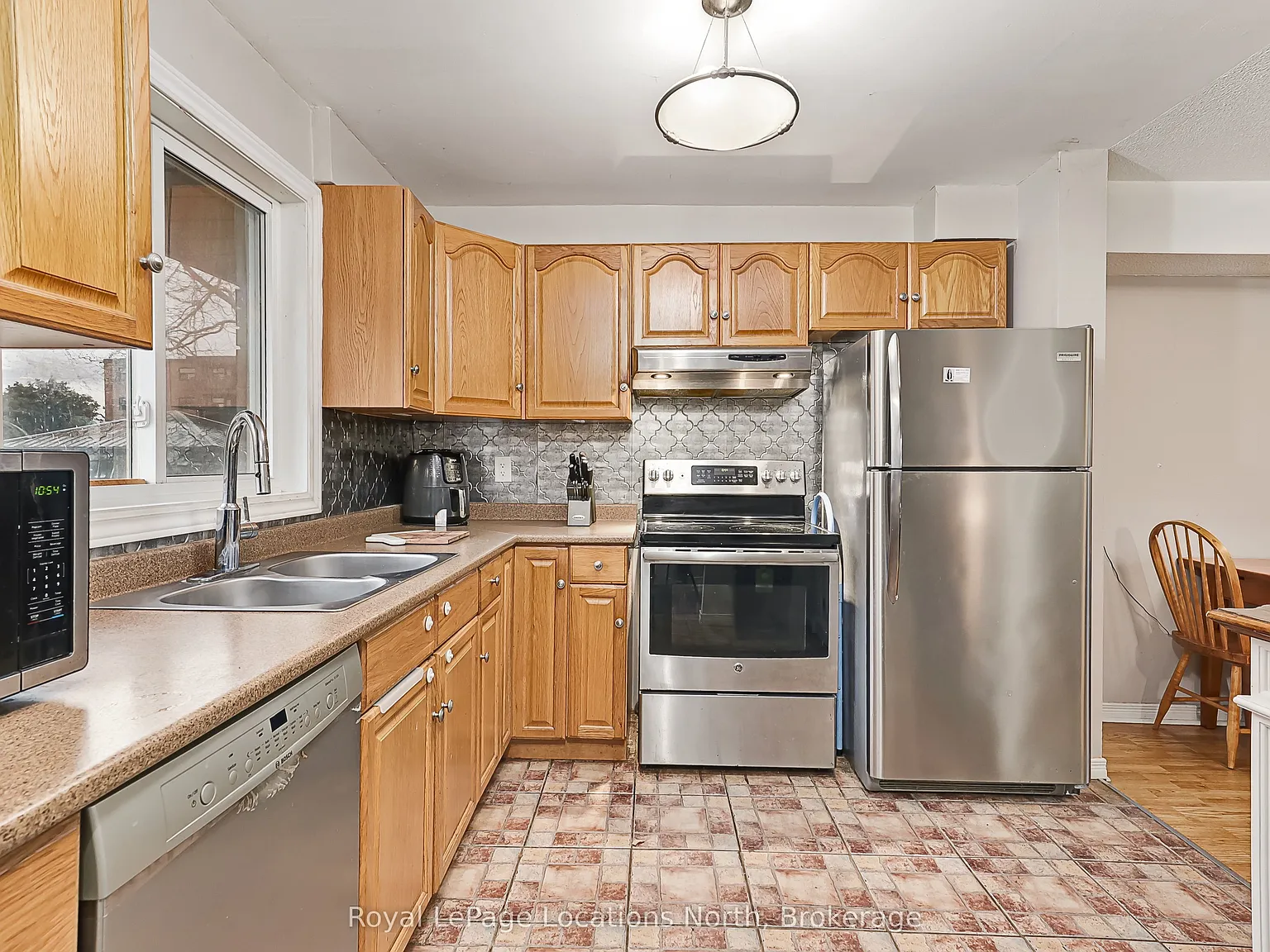 3 bed, $2,300 — Photo 4
