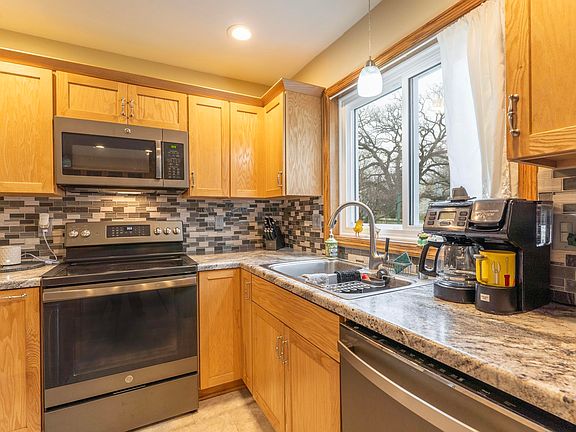 4th image of 5805 Black Walnut Dr
