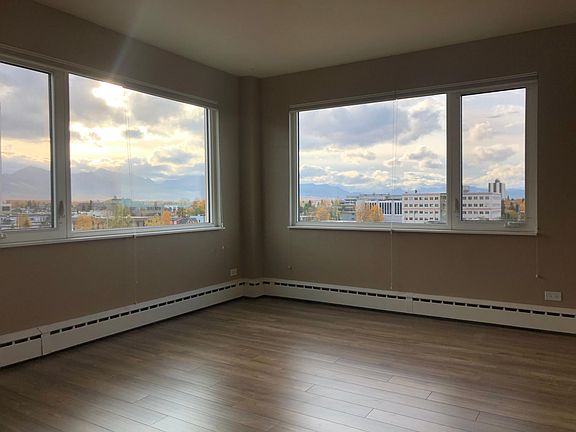 Living room w views