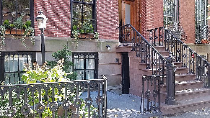 1st image of 633 Carlton Ave