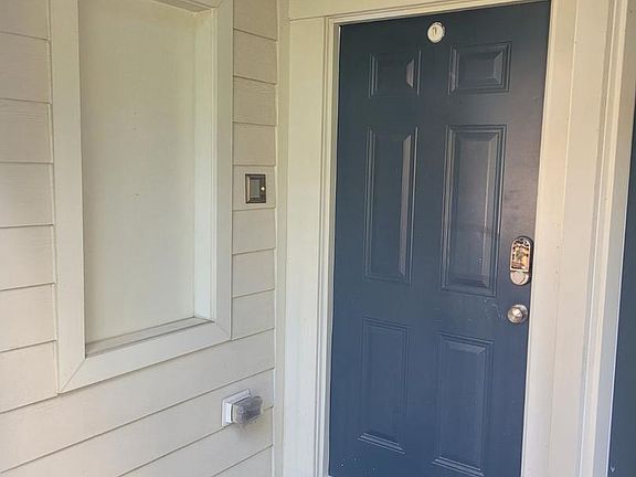 4th image of 263 Community Center Ave #263