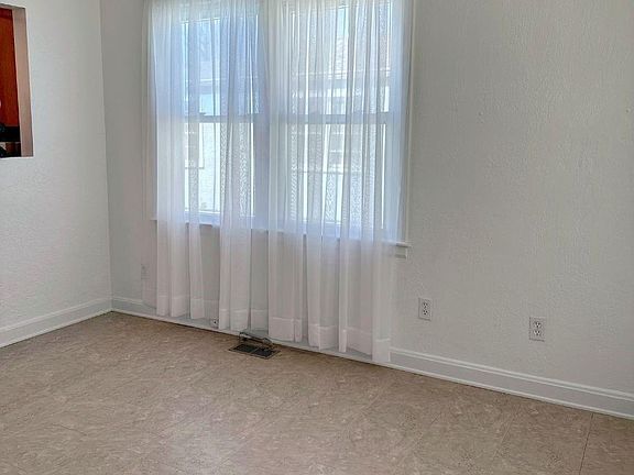 5th image of 1308 Lawrence Ave
