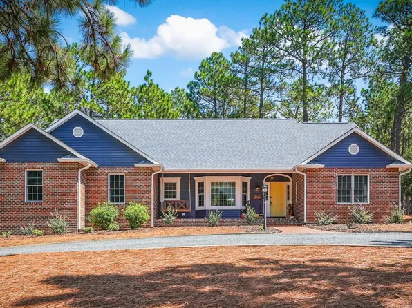 153 Beacon Ridge Drive, West End, NC 27376