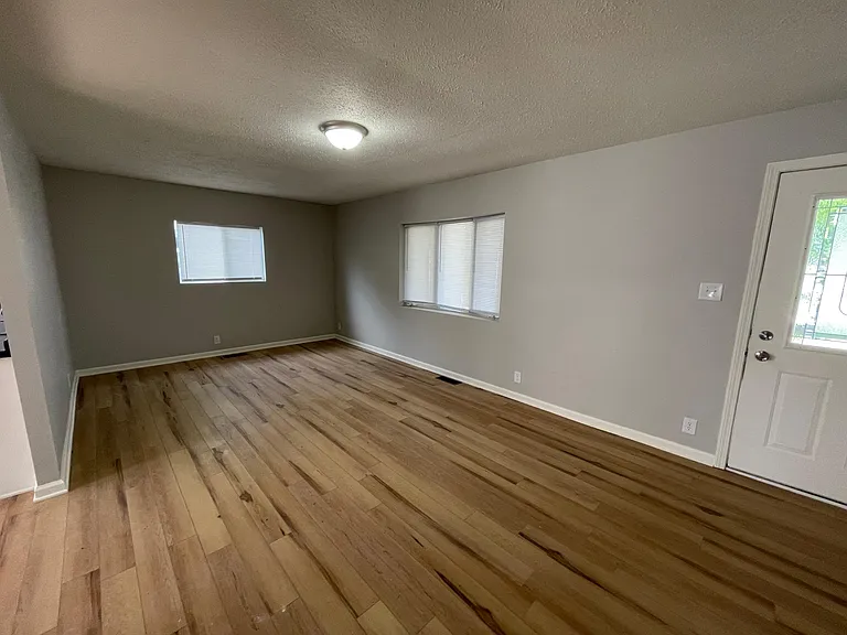 447 Southgate Dr — Photo 7