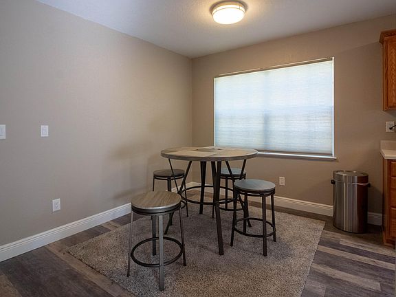 5th image of 325 Goldenrod Ct