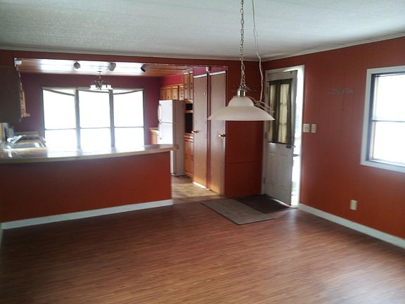 5th image of 5950 Grosvenor St NE