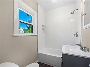 408 W 15th St — Photo 5