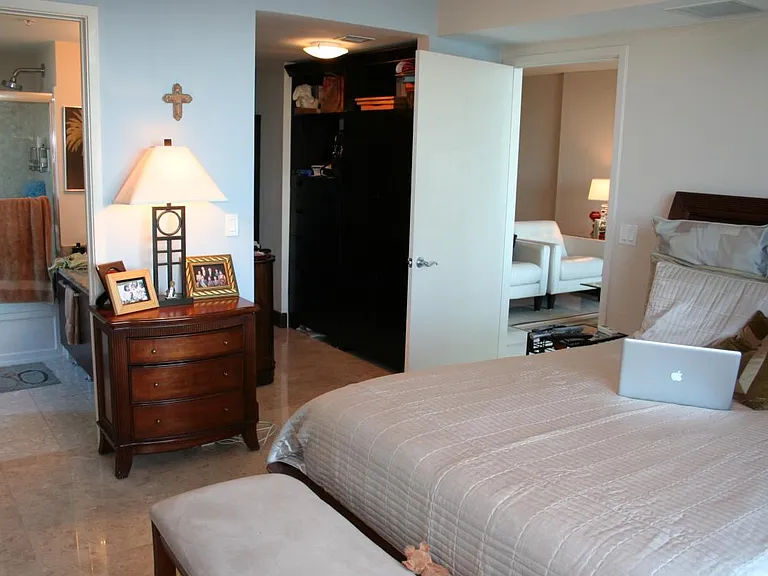 185 SW 7th St #1802 — Photo 10