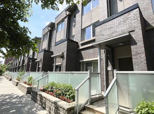 310 Village Green Sq E #11, Toronto, ON M1S 0L1