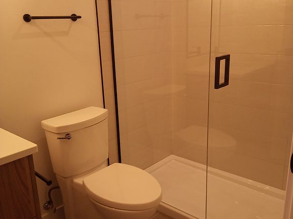 5th image of 515 Chatham St