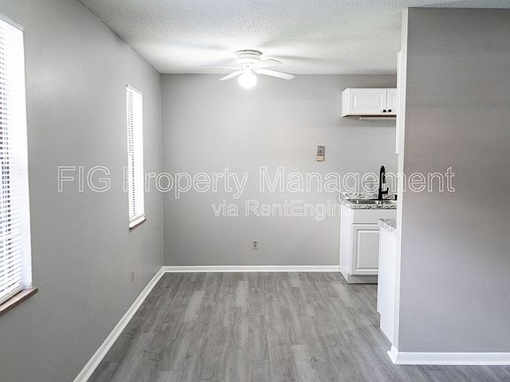 4th image of 127 Hillcrest Dr NE #9