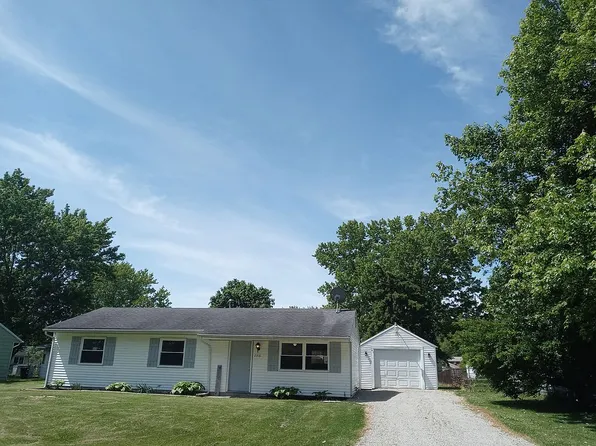 2316 Harbor Hill Dr, Fremont, OH 43420