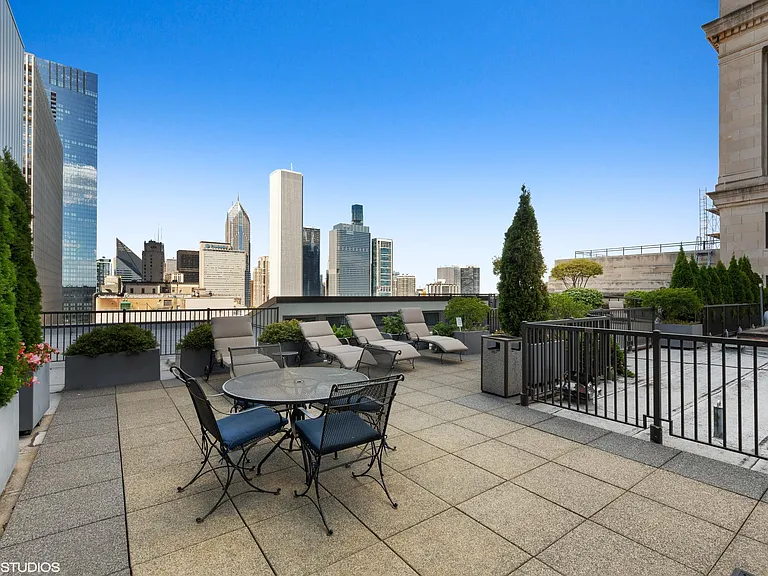 310 S Michigan Ave #202 — Photo 22